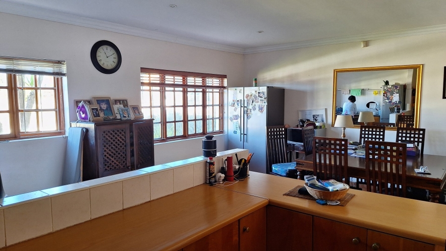 To Let 4 Bedroom Property for Rent in Bluewater Bay Eastern Cape